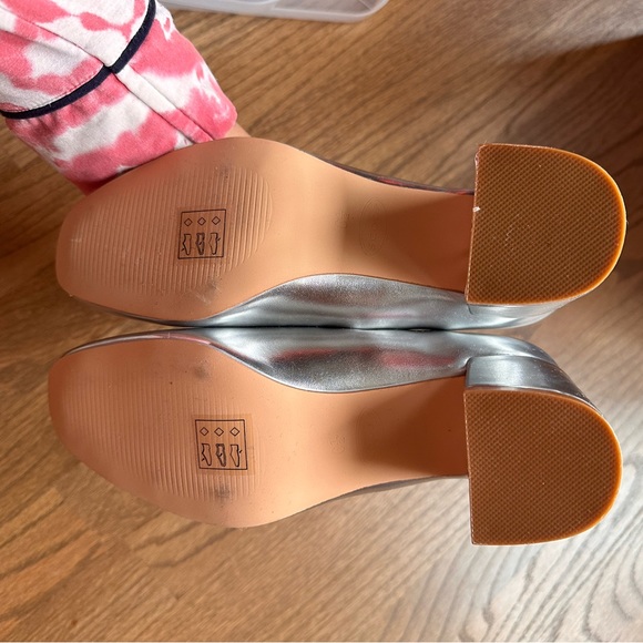 Brand new, never worn Mary Janes size 6.5 - Picture 3 of 8